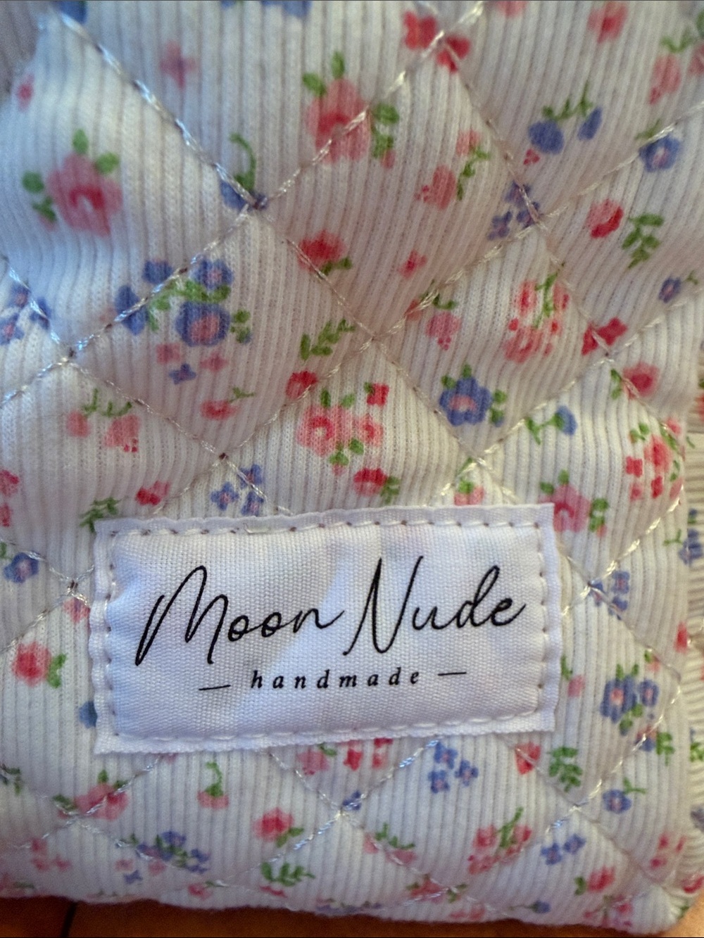 NEW Moon nude Quilted Floral Cosmetic Bag - Cream Floral/silky lining - Picture 2 of 6